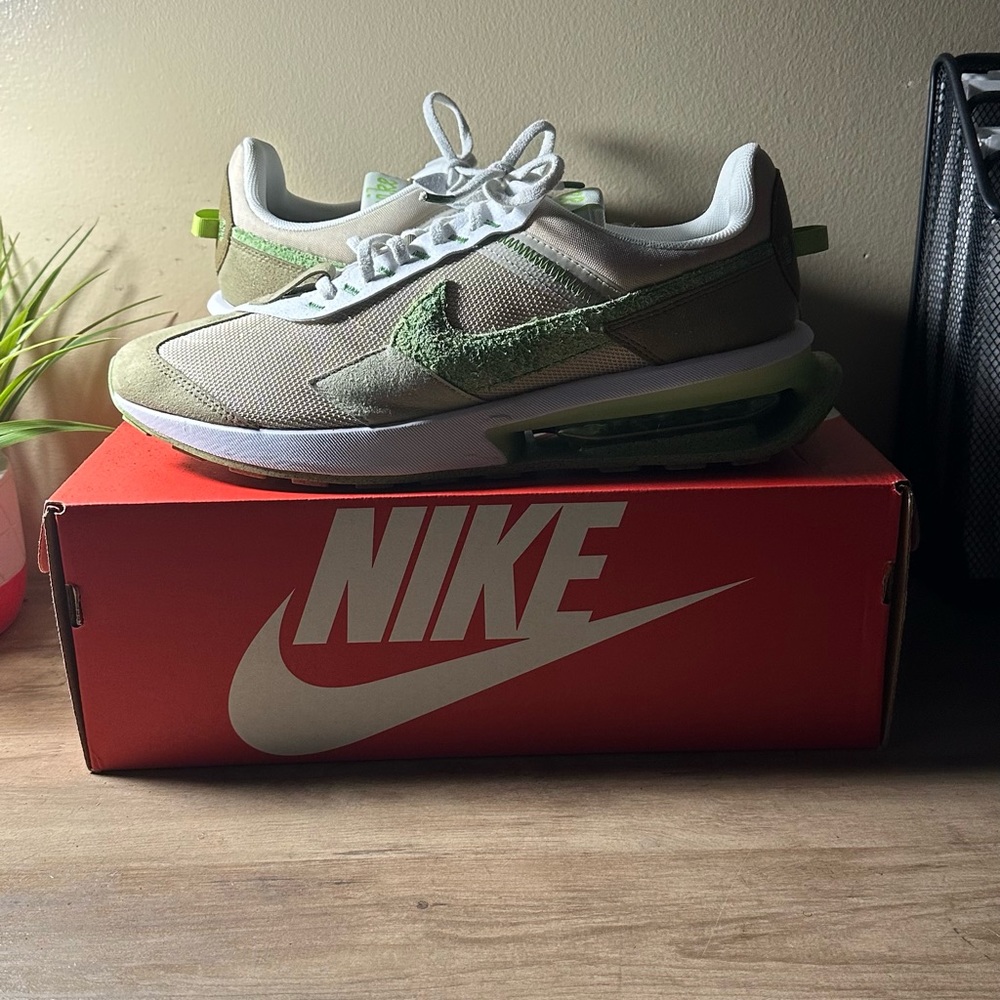 NIKE AIR MAX PRE-DAY